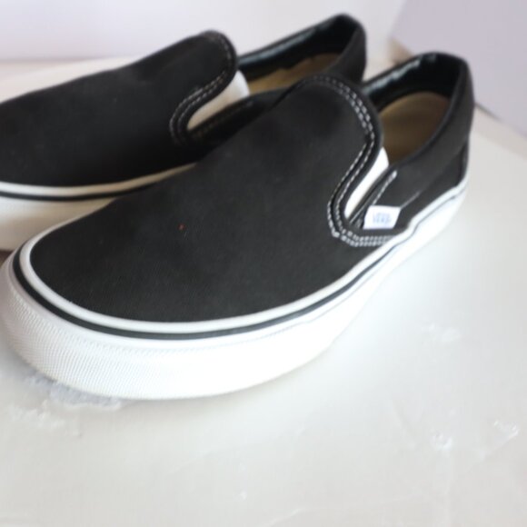 black vans classic slip ons. size us women 6 - Picture 3 of 6